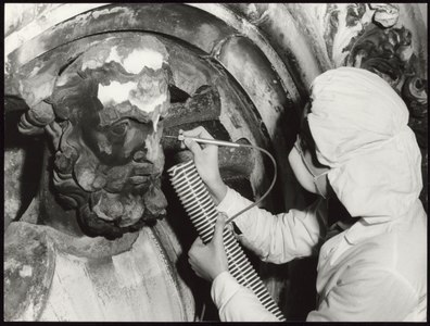 Restoration of sculptures in Doge's Palace, Venice. The photo by Alexis N. Vorontzoff is one of the 100 images from the UNESCO Archives that were uploaded to Wikimedia Commons.