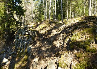 Stödmur från 1650-tals vägbygge vid Dalkarlsbacken, sedd mot norr