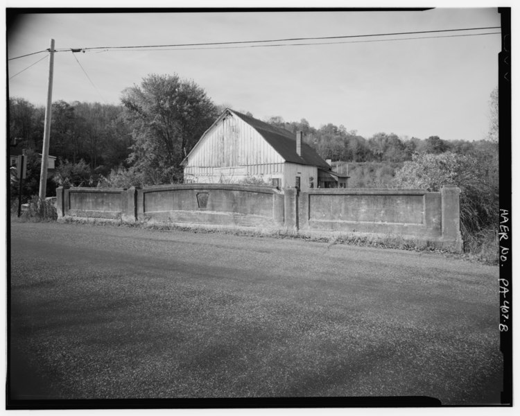 File:Detail of west parapet and deck from northeast - Ackerly Creek Bridge, South Turnpike Road (State Route 4011), Dalton, Lackawanna County, PA HAER PA,35-DALT,1-8.tif