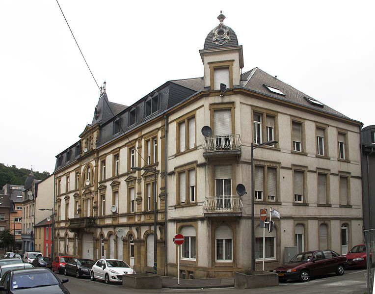 File:Differdange, rue Victor Hugo et rue St Nicolas.jpg