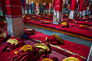 Kasaya (roba) en un gompa