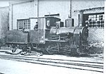 El trenillo de La Calza de Valdepenas a Puertollano - La no 14, ex Gerona-Palamos en los talleres de Valdepenas en 1961 (Foto J. Wiseman).jpg