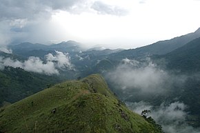 Ella Gap (Vale), nori dramatici deasupra munților din Sri Lanka.jpg