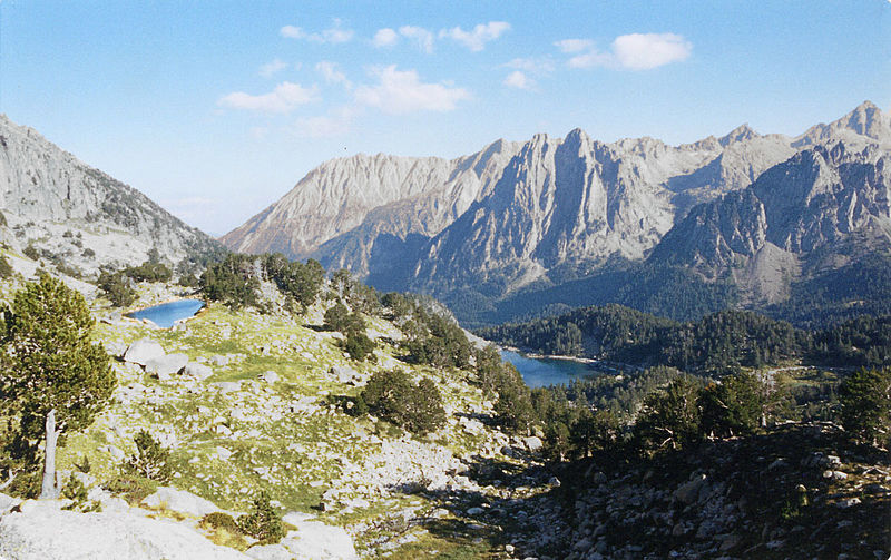 File:Els Encantats des de Ratera - panoramio.jpg