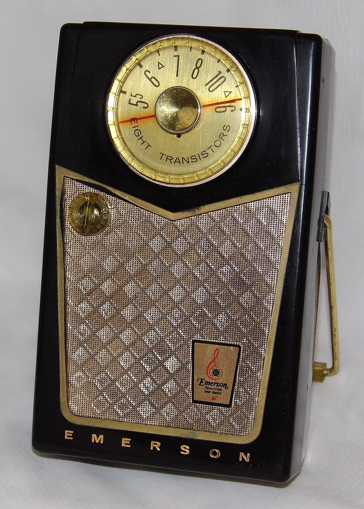 Texas Instruments Designs the Regency TR-1, the First Commercial Transistor  Radio, and the First Widely Sold Transistorized Product : History of  Information