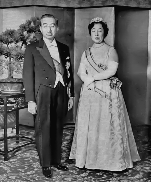 File:Emperor Showa & Empress Kojun 1956-11.png