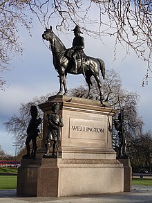 Equestrian statue of the Duke of Wellington, Hyde Park Corner.jpg