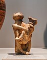Etrusco-Corinthian plastic aryballos - monkey holding cub - Karlsruhe BL 66-50 - 02