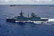 RIMPAC2024での他国艦艇と航行する様子（左舷側）