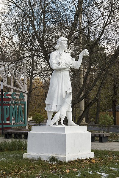 File:Facade sculpture Hunting and animal Husbandry Скульптура фасада Охота и Звероводство 1186.jpg