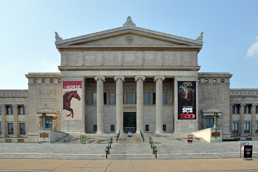 South entrance of the Field Museum, Chicago 41°51′58″N 87°37′01″W﻿ / ﻿41.8662438°N 87.6170181°W﻿ / 41.8662438; -87.6170181﻿ (Field Museum of Natural History)