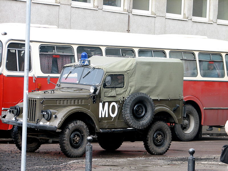 File:Filmmaking of 'Black Thursday' on crossway of ulica Świętojańska and Aleja Józefa Piłsudskiego in Gdynia - 016.jpg