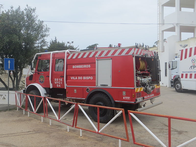 File:Fire engines of Portugal 02.JPG