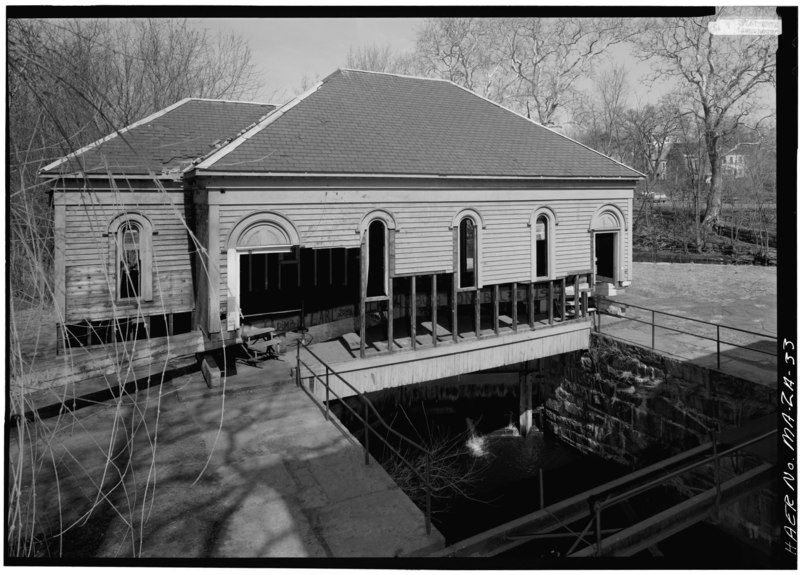 File:GUARD LOCKS LOCK HOUSE VIEWED FROM THE SOUTH 1976 - Pawtucket Canal, Guard Locks, Lowell, Middlesex County, MA HAER MASS,9-LOW,9A-33.tif
