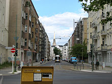 Blick von der Chausseestraße in die Wöhlertstraße (Mai 2004) (Quelle: Wikimedia)