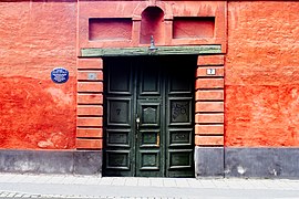 Garmanngården, Rådhusgata 7, Oslo. Oldest part in Dronningens gate (foreground) built 1647. Side wing in Rådhusgata 1750. Today offices of Norwegian Authors' Union (Den norske forfatterforening), Writers Guild of Norway (dramatikerforbundet) and other writers associations). Template:Monument Norge