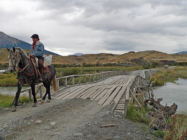 File:Gaucho_im_Torres_del_Paine_NP.jpg