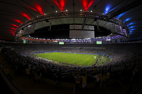 Final da Copa do Mundo FIFA de 2014 entre Alemanha e Argentina no estádio do Maracanã, Rio de Janeiro, Brasil. A partida final da 20ª edição da competição da FIFA para seleções nacionais de futebol, foi em 13 de julho de 2014. O evento contou com a participação do anfitrião Brasil e de outras 31 equipes que se classificaram na fase de qualificação, organizada pelas seis confederações da FIFA. A final foi assistida por 74 738 espectadores no estádio, além de mais de um bilhão de espectadores pela televisão. (definição 2 738 × 1 825)