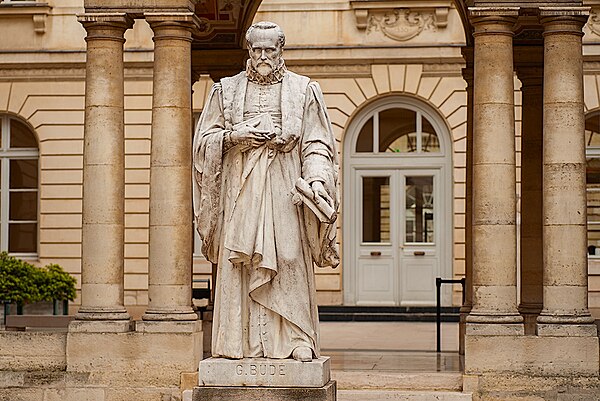 Statue de Guillaume Budé at the Collège de France, Paris