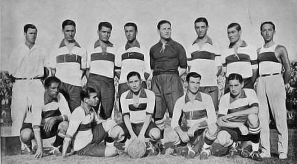 The 1929 team that won its only Primera División title to date. Francisco Varallo is seated second, from left to right
