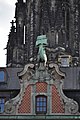 Deutsch: Schiffsmodell auf dem Dach des Globushofs in Hamburg-Altstadt, im Hintergrund der Turm der ehemaligen Hauptkirche St. Nikolai.