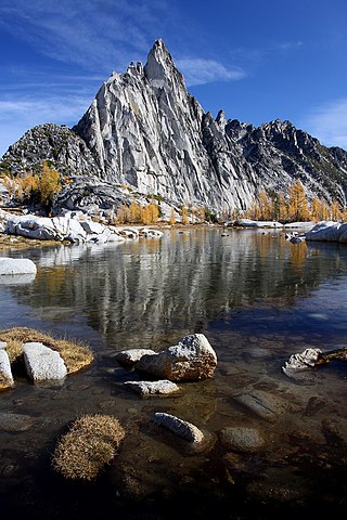 <span class="mw-page-title-main">Prusik Peak</span> Mountain in Washington (state), United States