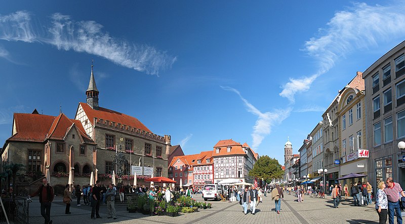 Датотека:Goettingen Marktplatz Oct06.jpg