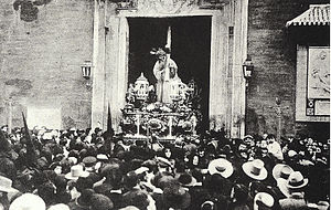 Semana Santa En Sevilla: Historia, Recorrido y carrera oficial, La procesión