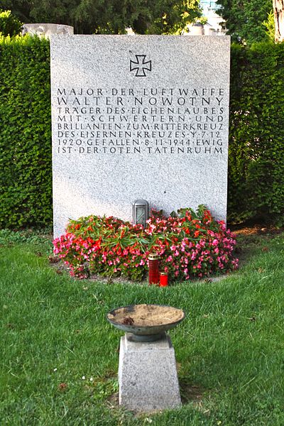 File:Grave Walter Nowotny.jpg