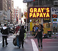 Le Gray’s Papaya sur la 37e rue.