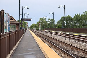 Grayslake Metra MDN, menghadapi Southbound.jpg