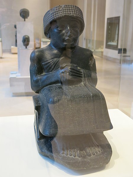 File:Gudea, statue dédiée au dieu Ningishzida (Louvre, AO 3293, AO 4108).jpg