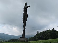 Skulptur am Friedhof der Opfer des Todesmarsches