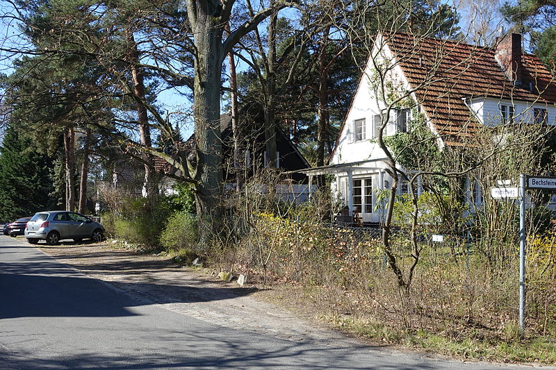 File:Haltrichweg (Berlin-Kladow).JPG