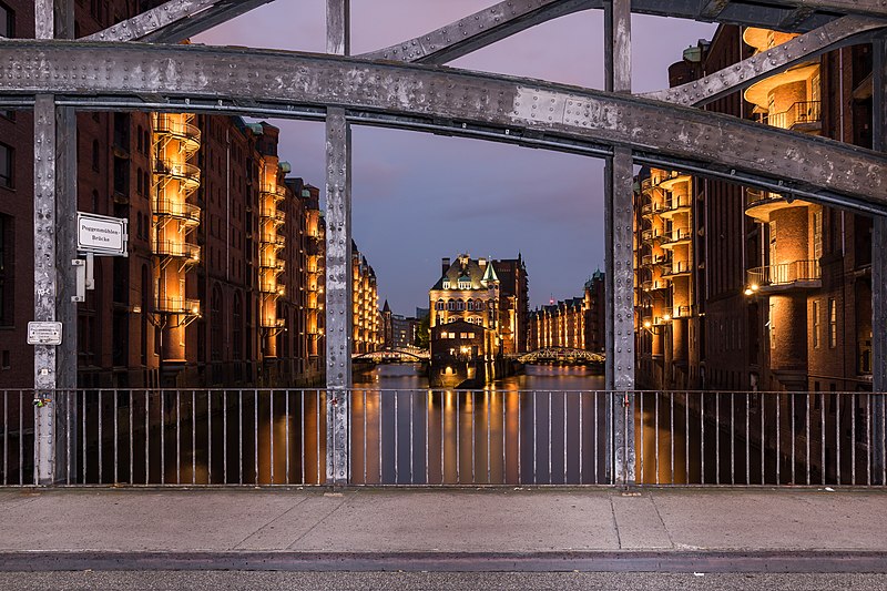 File:Hamburg, Speicherstadt, Wasserschloss -- 2016 -- 3301.jpg