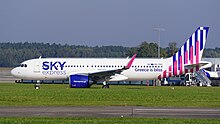 Hannover Airport SKY express Airbus A320-251N SX-TEC (DSC01680).jpg