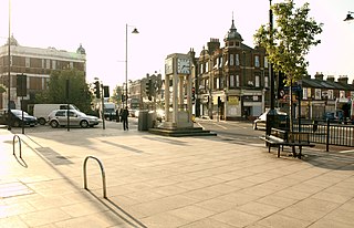 <span class="mw-page-title-main">Hanwell</span> Human settlement in England