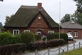 Harmsdorf Dorfschule.JPG
