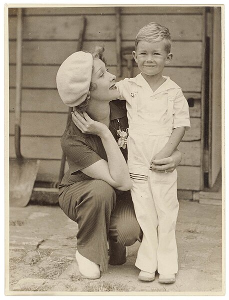 File:Helen Twelvetrees, Sydney, 1936 Sam Hood.jpg