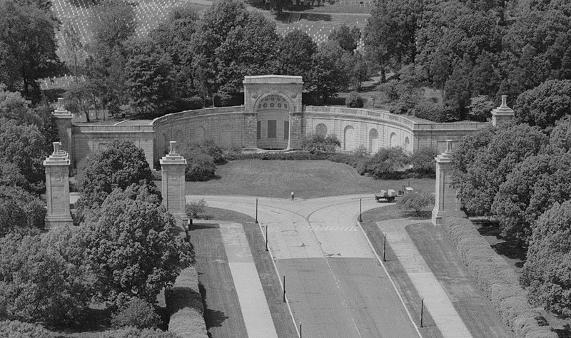 File:Hemicycle - Arlington National Cemetery - 1993.jpg