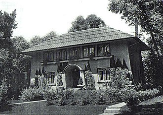 1907 Henry Schulz house in Winnetka, for comparison Henry Schultz House.jpg