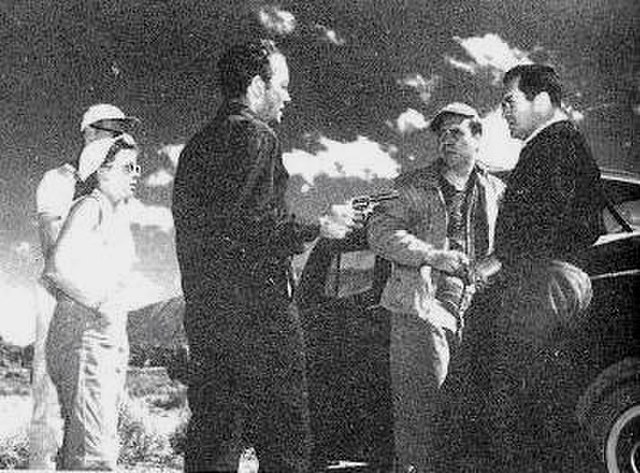 Lupino (left) directing The Hitch-Hiker, 1953