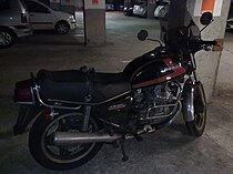 De Honda CX 400 had de nieuwe comstarvelgen die de Honda CX 500 B ook had