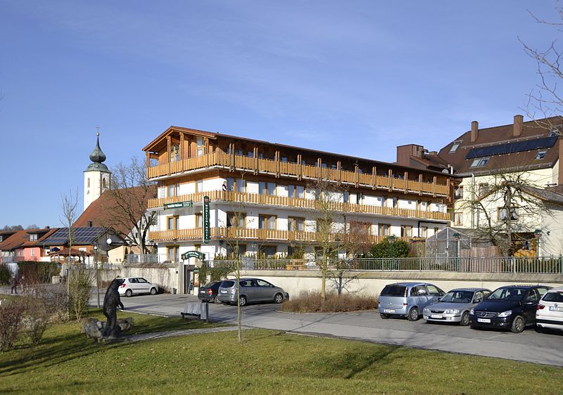 File:Hotel in Windorf, Lower Bavaria.jpg