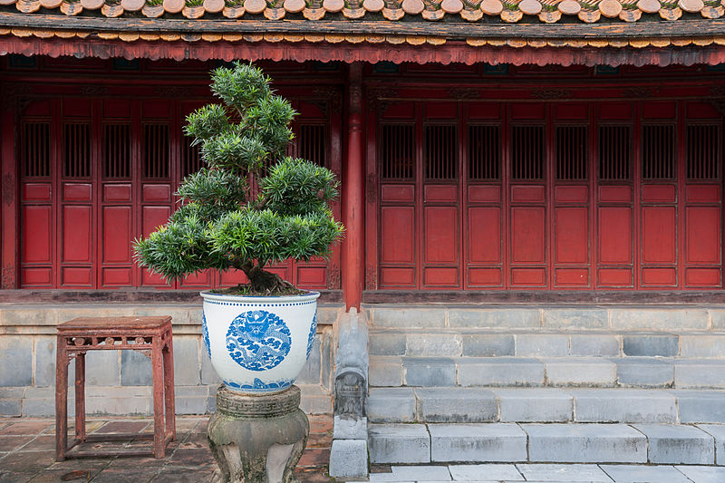 File:Hue Vietnam Tomb-of-Emperor-Minh-Mang-03a.jpg