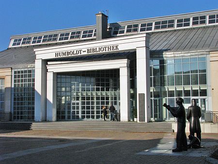 Humboldt Bibliothek Eingangsbereich