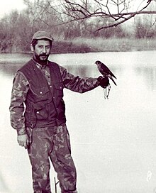 Cacciatore con uno smeriglio ammaestrato presso il lago Jandari (Georgia, novembre 1979).