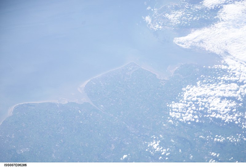 File:ISS007-E-6286 - View of England.jpg