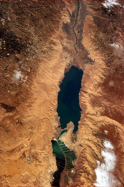 File:ISS Salt evaporation ponds and the Dead Sea.jpg