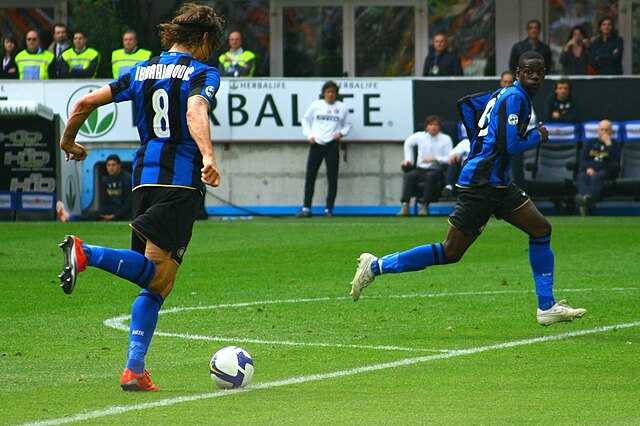 Ibrahimović and Mario Balotelli playing against Palermo in 2009